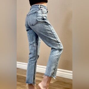 Acid wash Abercrombie&Fitch mom jeans.
Size 25